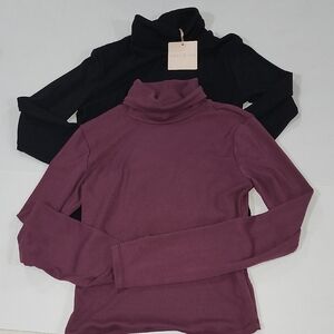 New OLIVE & OAK Black And Plum Set Of 2 Classic Turtle Neck Long Sleeve Tops. S